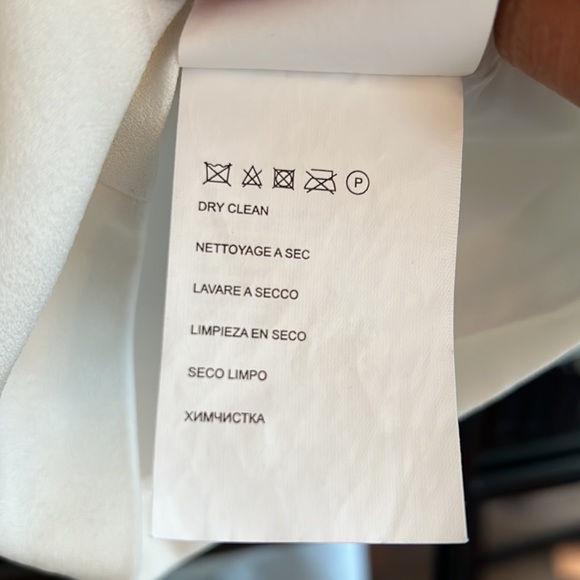 White sleeveless cropped top, club Monaco, size 4 - Picture 7 of 7